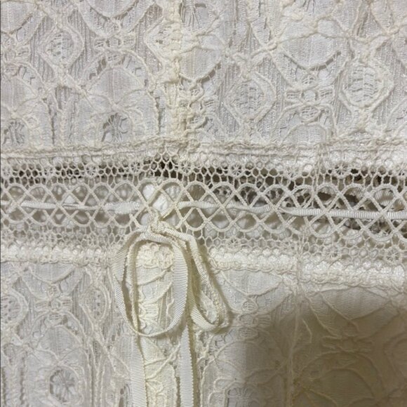 Sugar lips size large Cream Lace V-Neck Dress - Picture 7 of 10